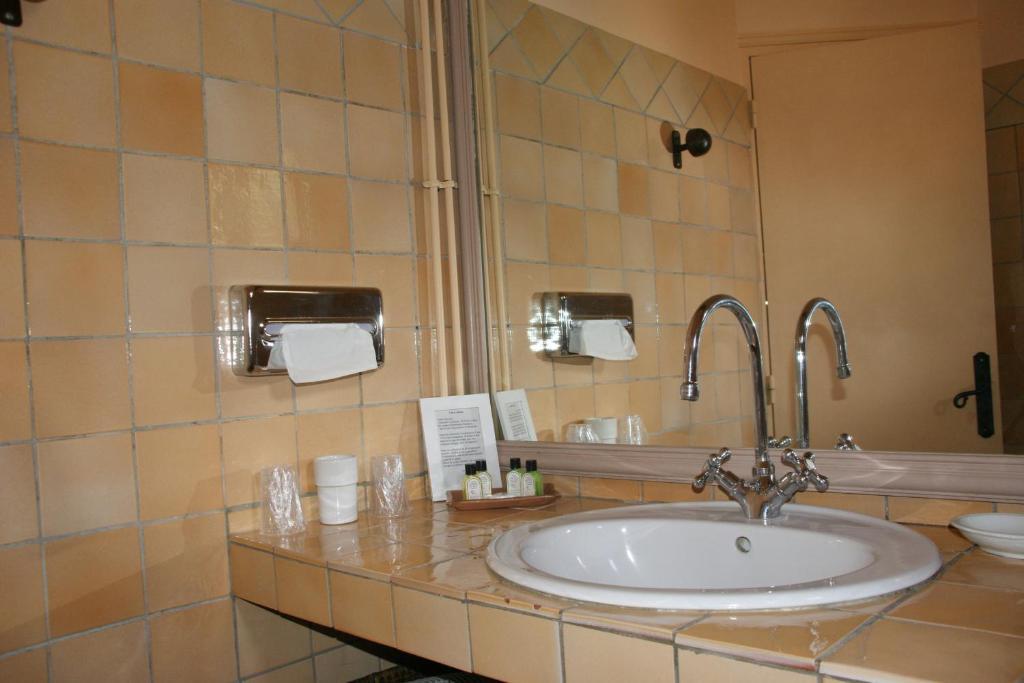 Auberge Des Glycines Porquerolles Room photo