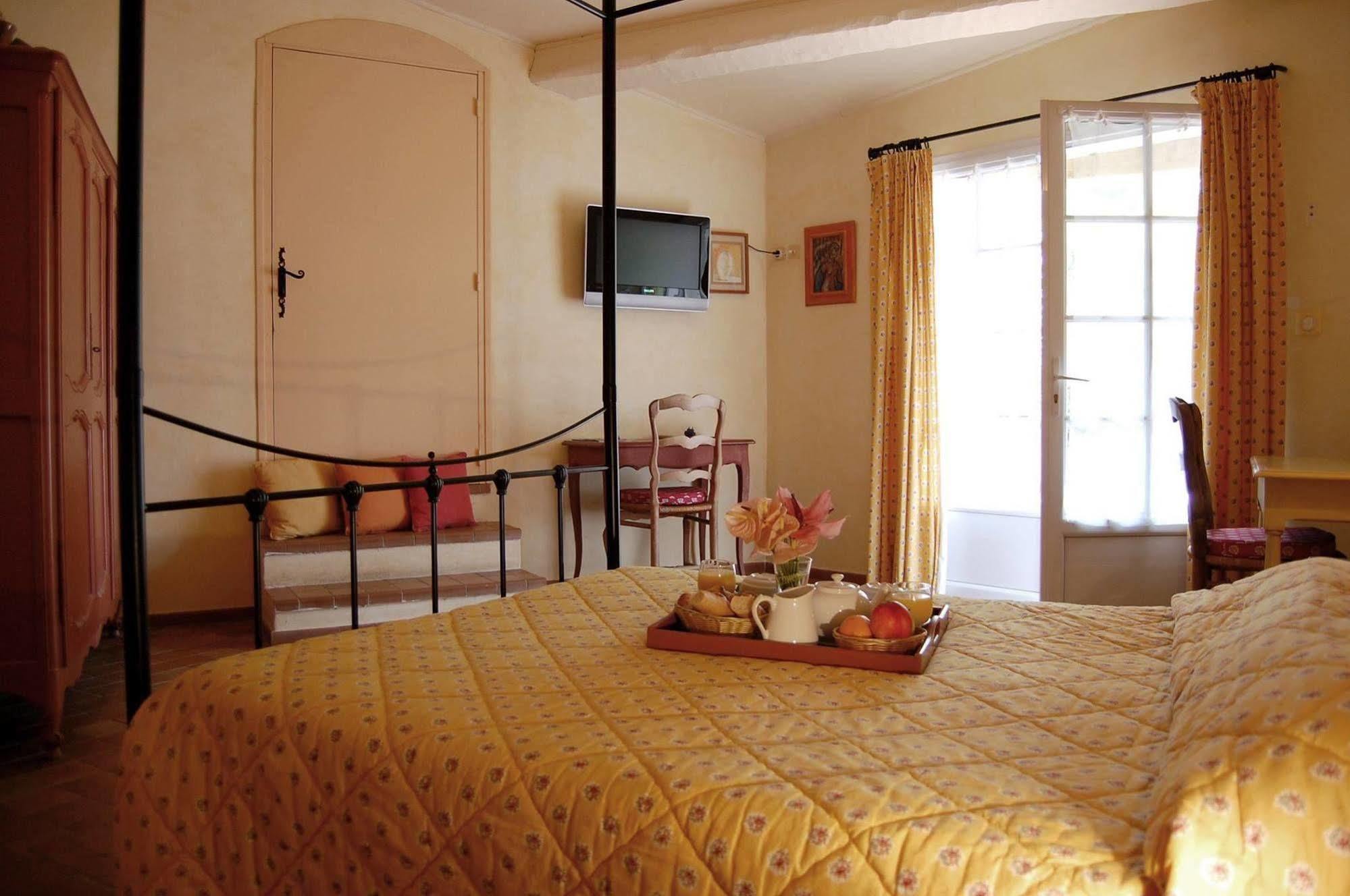 Auberge Des Glycines Porquerolles Exterior photo